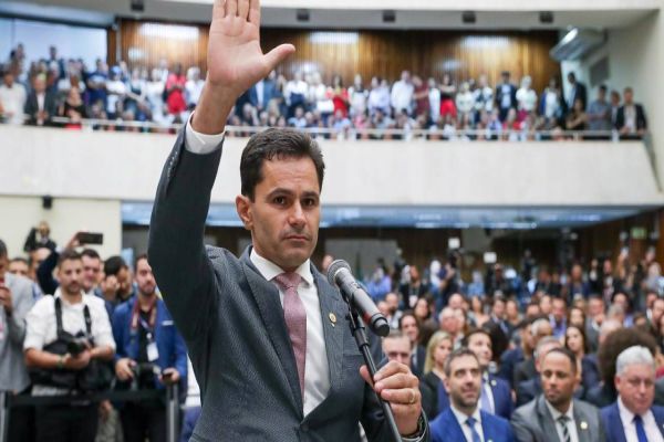 Marcio Pacheco toma posse de seu terceiro mandato consecutivo com deputado estadual
