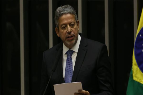Arthur Lira é reeleito para presidência da Câmara dos Deputados