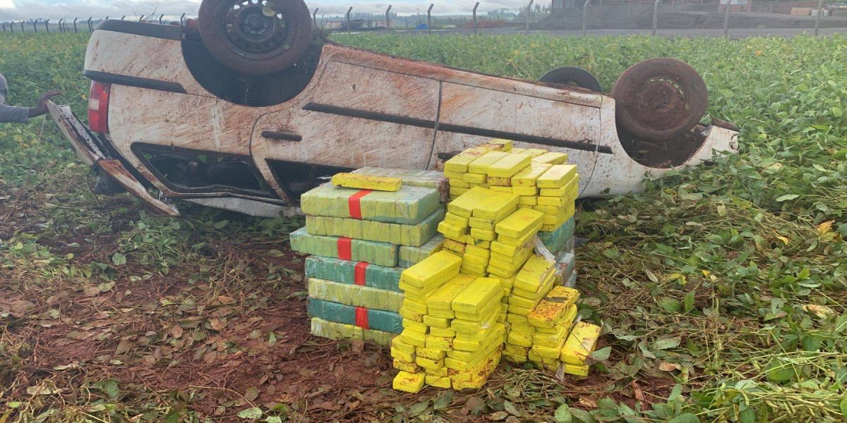 Fuga da polícia termina com acidente, apreensão de droga e menor apreendido em Maripá