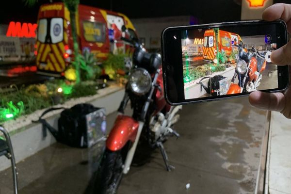 Imagem referente a notícia: Motociclista sofre ferimento na canela após colisão no Jardim Clarito
