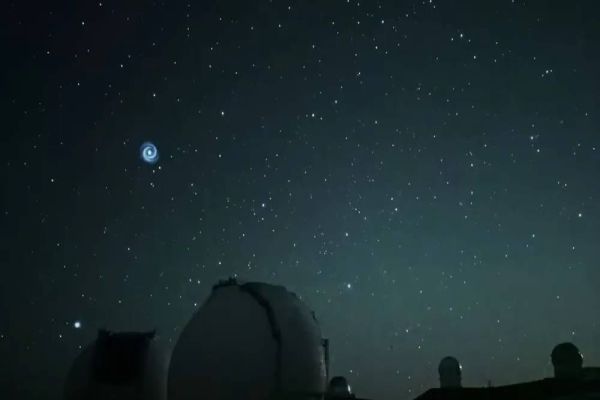 Espiral azul no céu do Havaí desperta curiosidade; veja o vídeo