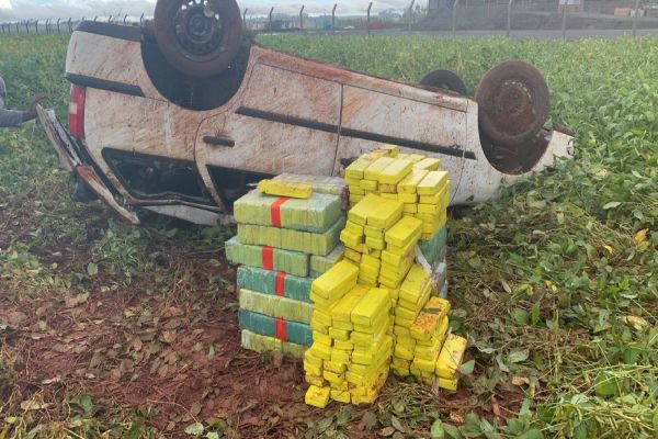 Fuga da polícia termina com acidente, apreensão de droga e menor apreendido em Maripá