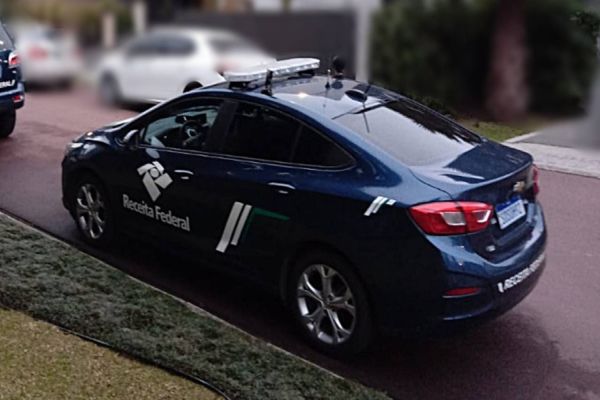 Operação da Receita Federal no Norte do Paraná resulta em prisões e apreensões de veículos​