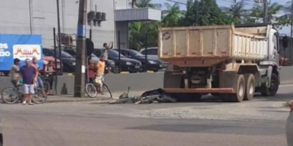Avó e neto de 3 anos morrem após serem atropelados por carreta