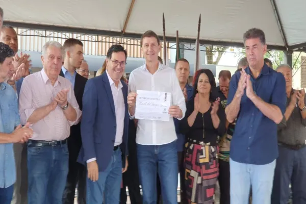 Foto relacionada a notícia: Acic recebe homenagem por Túnel do Tempo