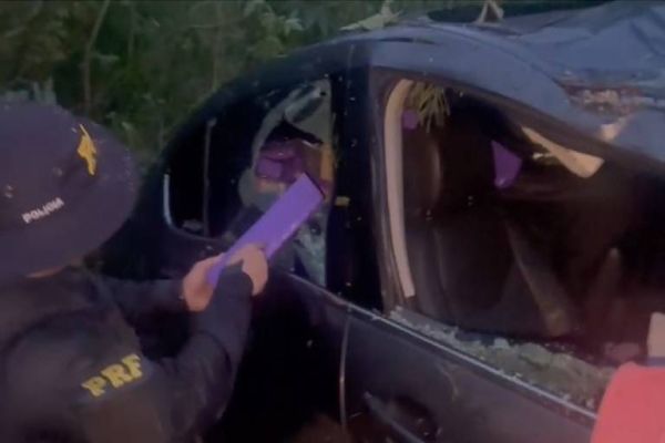 Imagem referente a notícia: PRF apreende quase 1,5 tonelada de maconha em Cascavel e Lindoeste