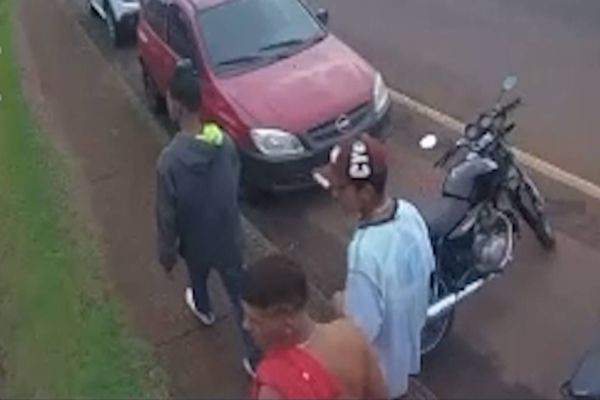 Imagem referente a notícia: Veículo Fiat Uno é furtado na marginal da BR-467: Ajude a encontrar os responsáveis