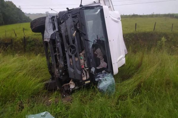 Duas pessoas morrem em gravíssimo acidente de trânsito na BR-277 em Palmeira