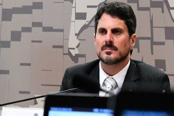 Alexandre de Moraes determina investigação contra senador Marcos do Val