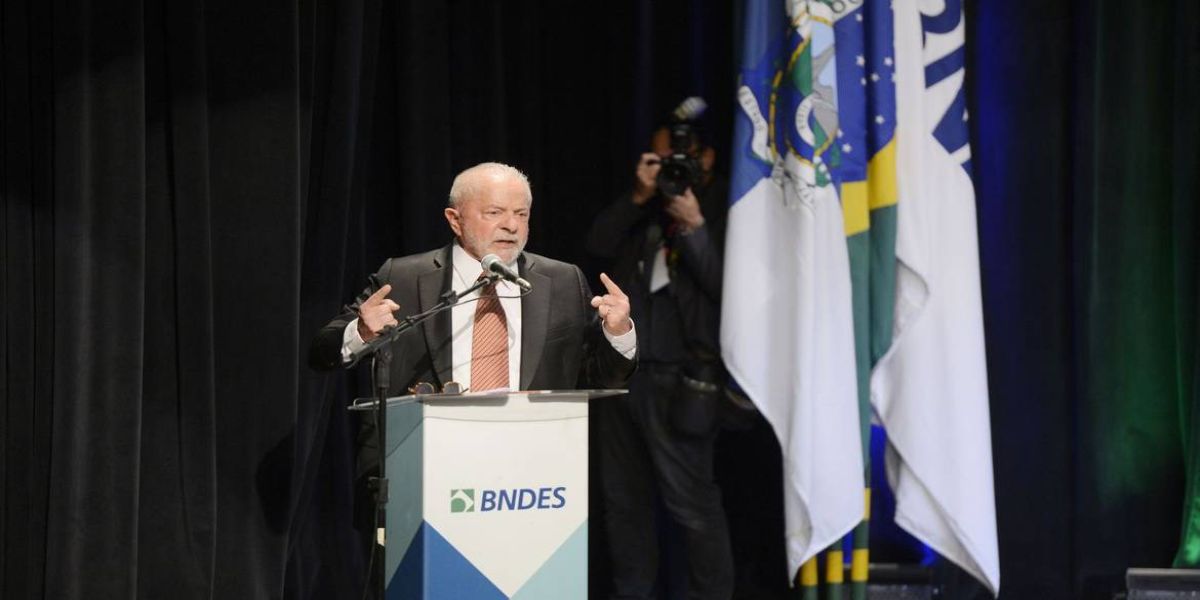 Economia Lula diz que não há justificativa para Selic estar em 13,75% ao ano