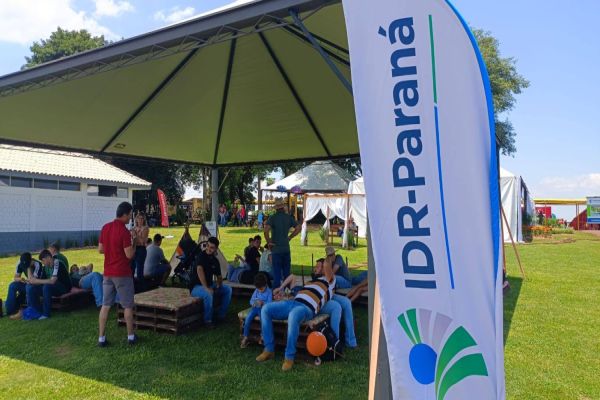 Desfrute do ar puro e a natureza no turismo rural após o almoço; Conheça a área de lazer do IDR-PR