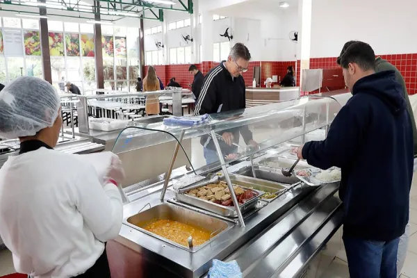 Foto relacionada a notícia: Comunidade mais vulnerável tem direito a refeições por apenas R$ 1 no Restaurante Popular