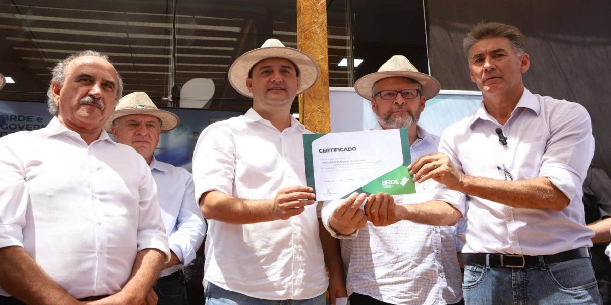 BRDE libera R$ 240 milhões para cooperativas, empresas e compra de ônibus elétricos de Cascavel