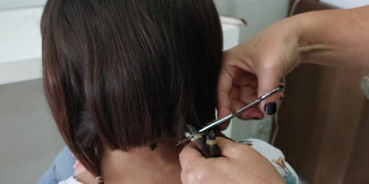Mulheres privadas de liberdade doam os cabelos para pacientes em tratamento contra o câncer