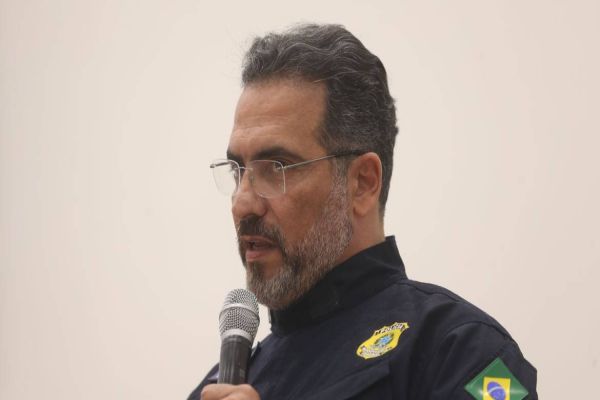Antônio Fernando Oliveira toma posse como diretor-geral da PRF