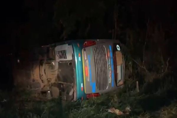 Tombamento de ônibus deixa vários feridos na BR-163 em Marechal Cândido Rondon