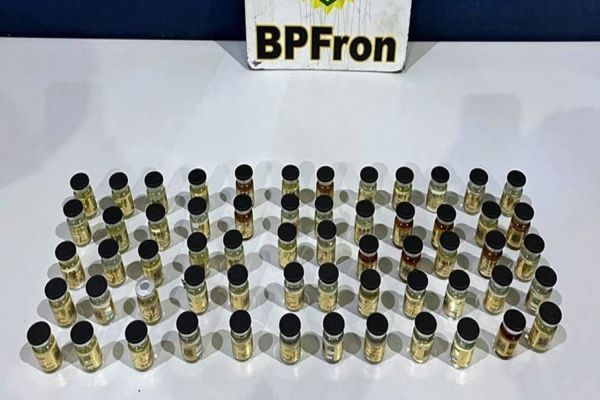 BPFRON apreende anabolizantes em ônibus na cidade de Cascavel