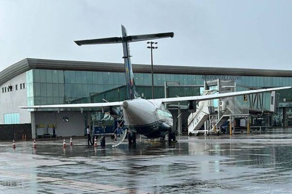 Aeroporto de Cascavel sofre avarias e aeronave é arrastada pelo forte vento