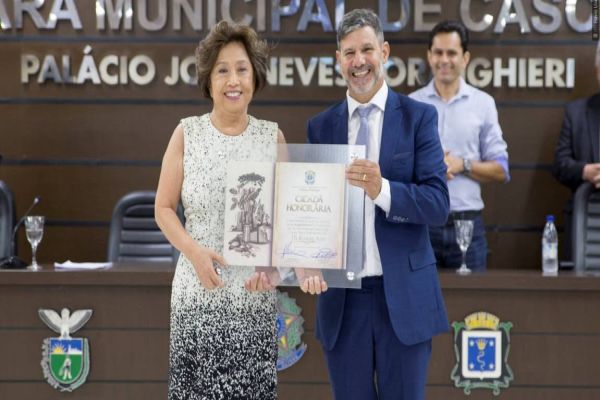 Doutora Hi Ann agora é cidadã honorária de Cascavel