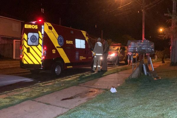 Imagem referente a notícia: Homem sofre cerca de 10 facadas nas costas e tórax no Jardim Riviera