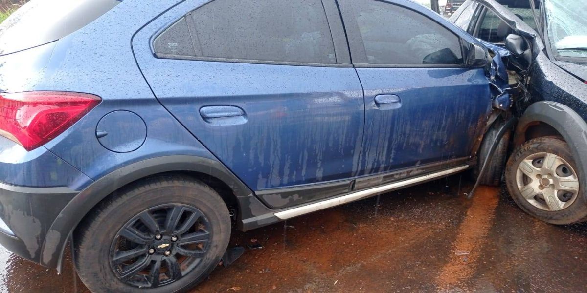 Forte colisão de trânsito é registrada na BR-467 na divisa entre Cascavel e Toledo