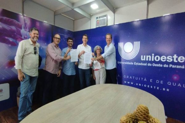 Acic e Unioeste firmam parceria de olho no comércio internacional