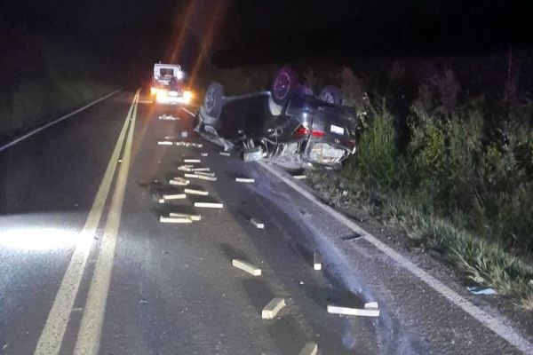 Veículo carregado com entorpecente e armas é encontrado capotado na PR-180 em Cascavel