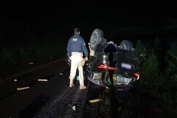 PRF apreende 1,5 tonelada de maconha, 600 mil maços de cigarros e armas de fogo no Paraná