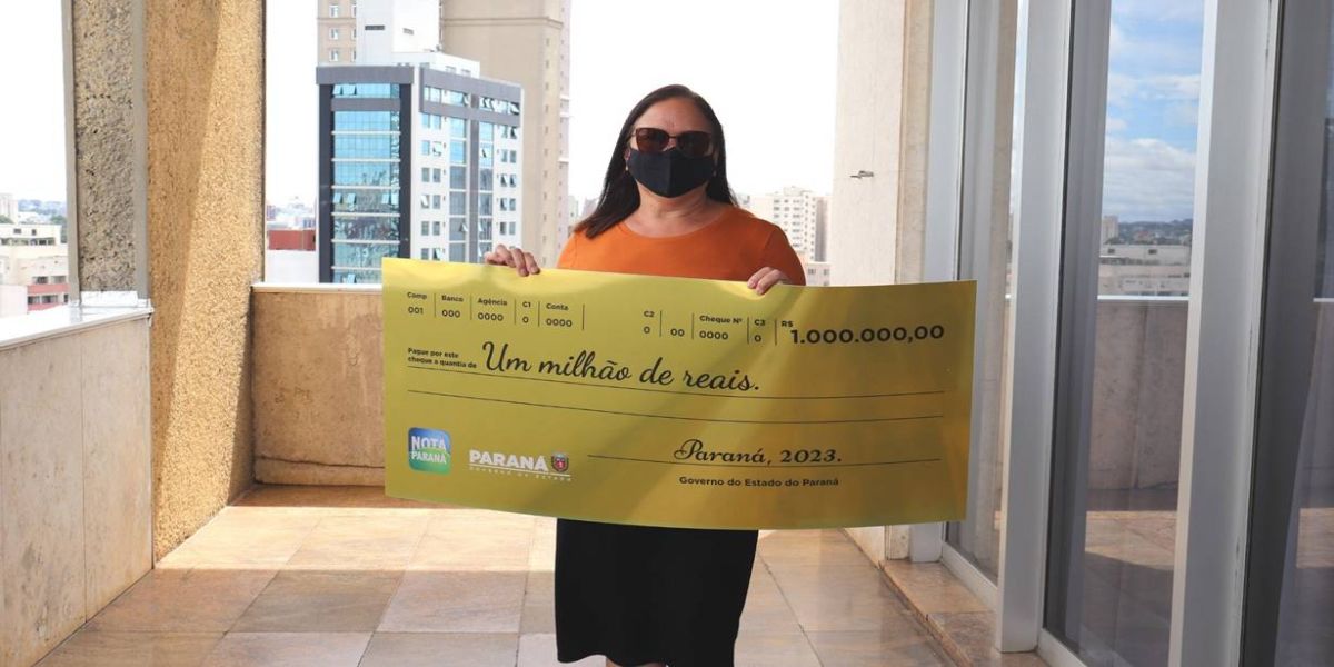 Presentão: moradora de Curitiba recebe R$ 1 milhão do Nota Paraná no dia de seu aniversário
