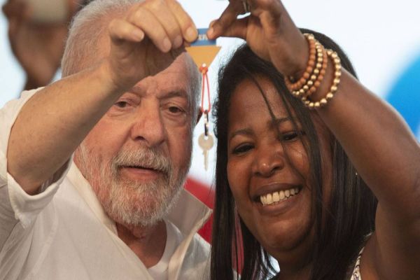 Lula assina medida provisória que retoma o Minha Casa, Minha Vida