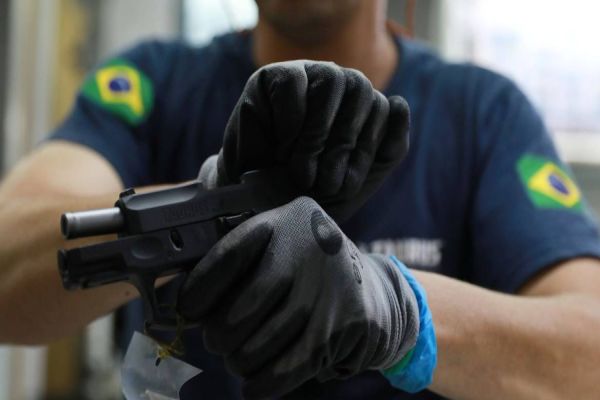 AGU pede a STF que confirme constitucionalidade de decreto sobre armas
