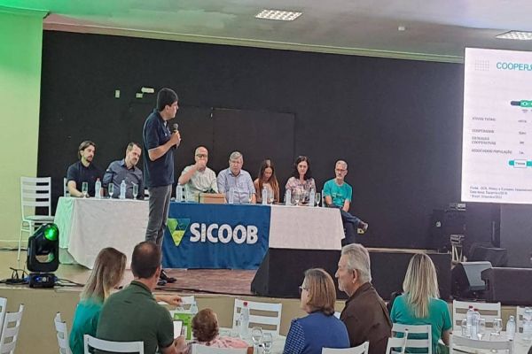 Sicoob Credicapital reúne cooperados em reunião preparatória, em Cascavel