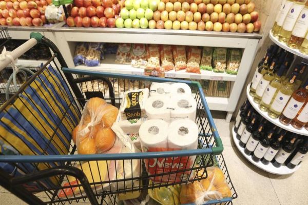 Alimentação e combustível representam 41% do orçamento dos brasileiros