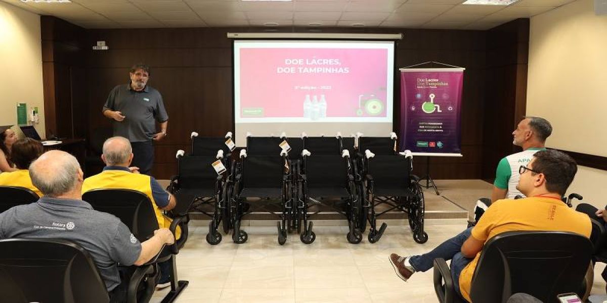 Unimed Cascavel entrega mais cadeiras de rodas da campanha ‘Doe lacres. Doe tampinhas’