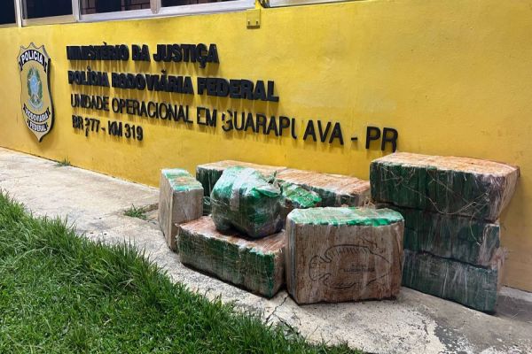 PRF apreende 221 quilos de maconha, 6,75 quilos de haxixe e recupera veículo roubado na BR-277