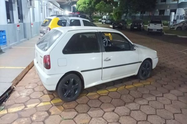 Polícia Militar apreende suspeitos de roubo e tráfico de drogas em Santa Felicidade