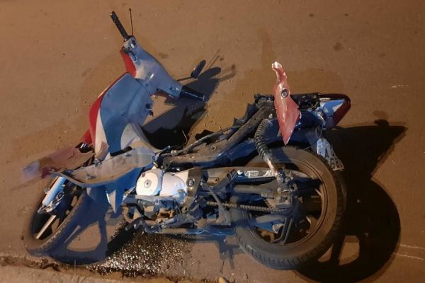 Quatro pessoas ficam feridas em colisão entre carro e motocicleta na PR-317 em Toledo