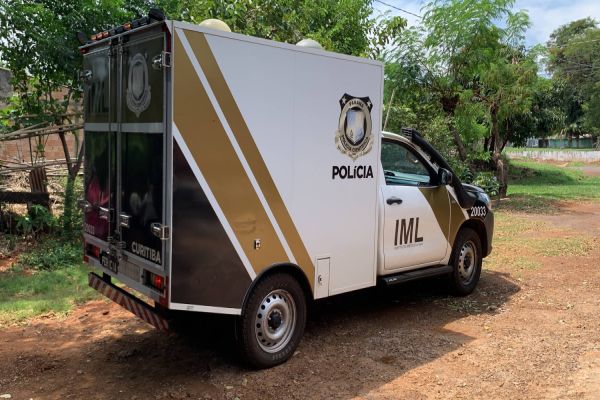 Homem é encontrado morto coberto com galhos e sem roupas em estrada rural no noroeste do Paraná