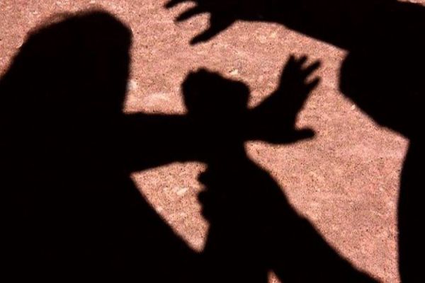 Mulher é ameaçada de morte com faca pelo companheiro em Cascavel