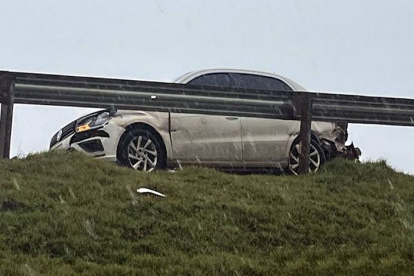 Veículo fica bastante danificado após aquaplanagem na BR-369 em Corbélia