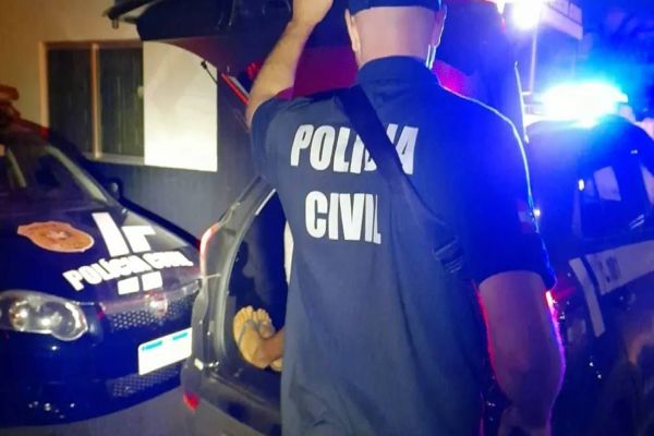 Padrasto e irmão são presos suspeitos de estuprar e engravidar menina de 11 anos