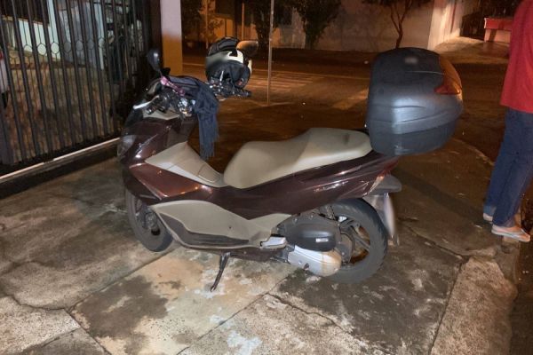 Mulher de 43 anos fica ferida após queda de moto no Bairro Floresta