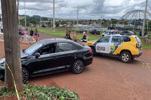 Imagem referente a notícia: Homem é morto a tiros dentro de automóvel no Bairro Brasmadeira, em Cascavel