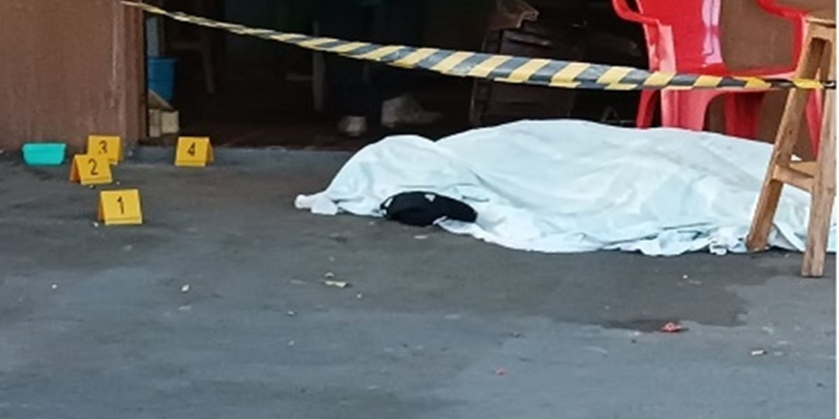 Homem é morto com 11 tiros em frente a bar em Formosa do Oeste