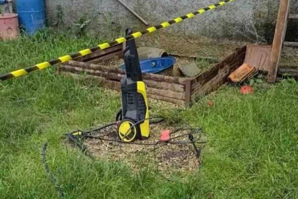 Adolescente morre após sofrer choque elétrico em aparelho lava-jato