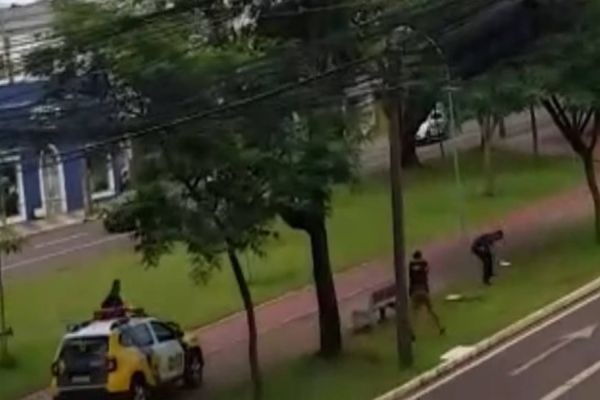 Homem é contido pela polícia após causar tumulto e ameaçar funcionários de hotel em Cascavel