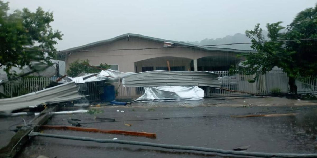 Nova Laranjeiras sofre com estragos após fortes ventos e chuvas intensas