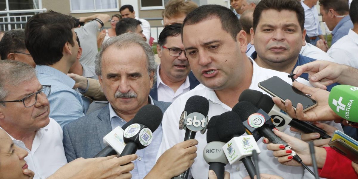 Ratinho destaca união entre Estado e Município na regularização fundiária e construção de moradias