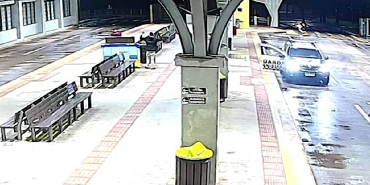 Vândalos depredam banca no Terminal Sudoeste em Cascavel