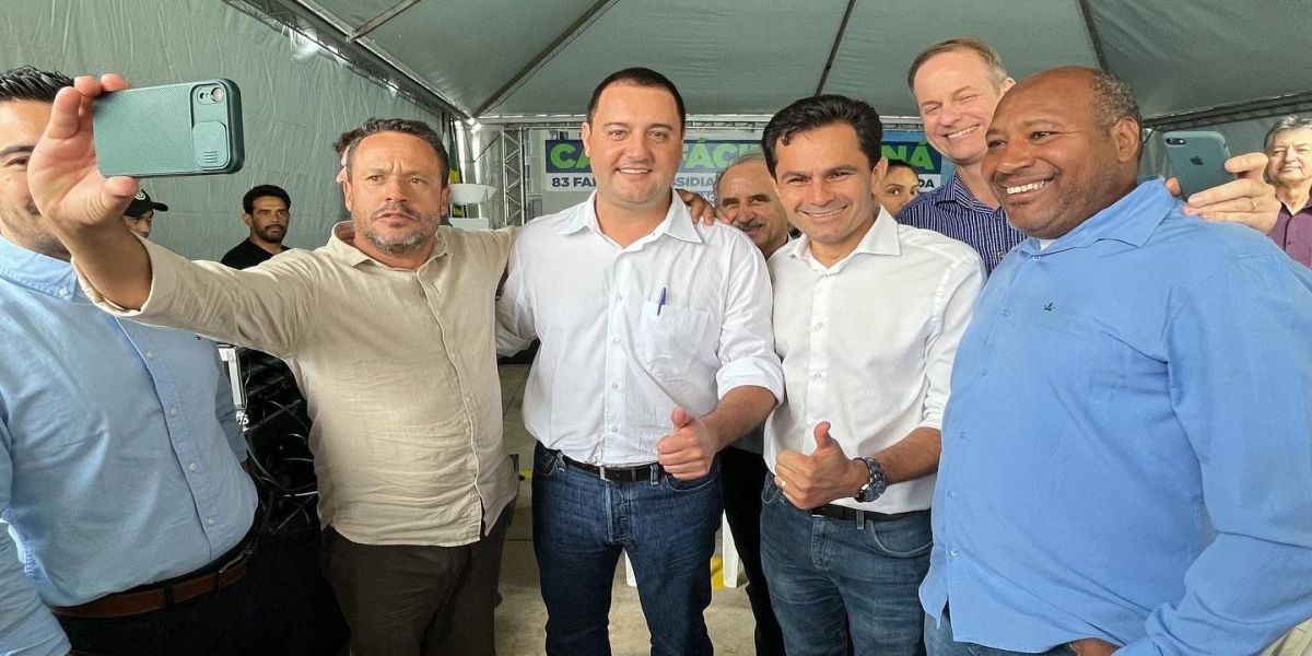 Pacheco participa de entrega de apartamentos populares em Cascavel